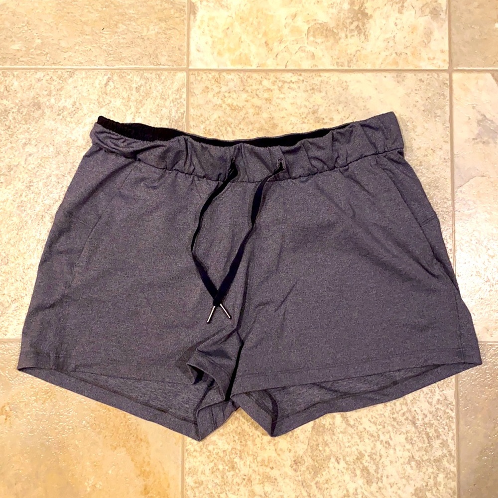 On the fly 6 inch shorts size 8